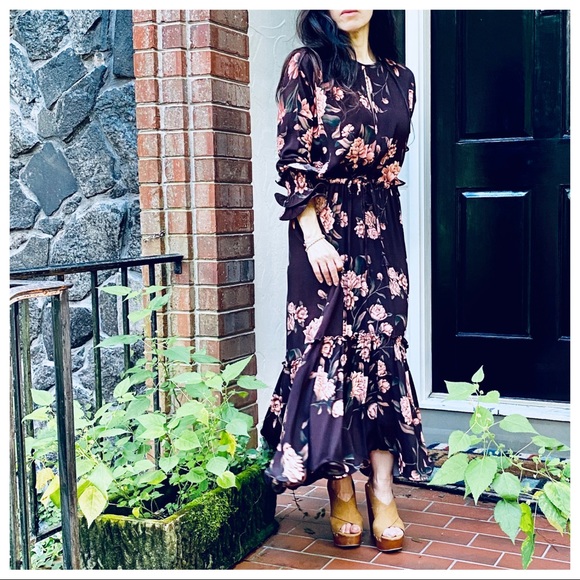 GORGEOUS BOHO CHIC FLORAL DRESS EITH TIE WAIST - Picture 7 of 9